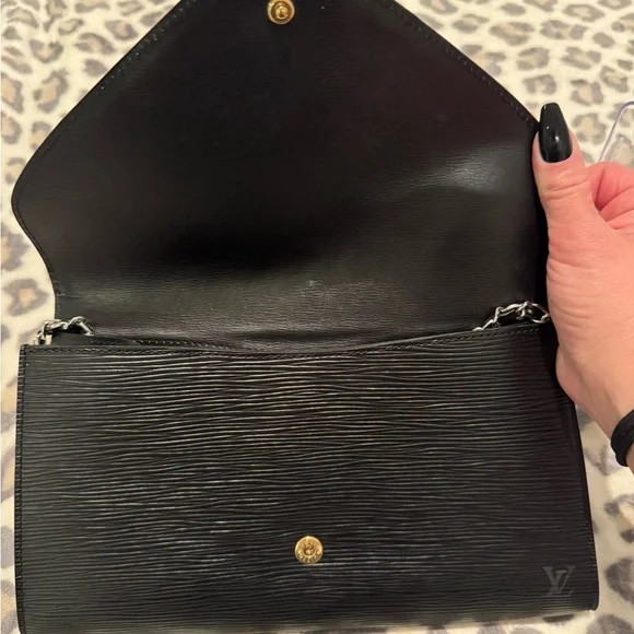 Louis Vuitton Black Epi Textured Leather Clutch - Picture 7 of 13